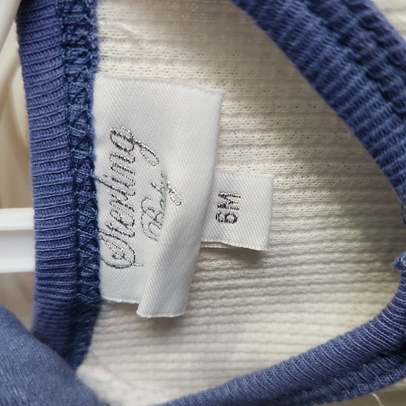 🌺 Adorable baby outfit complete with hat, onesie, and pants 🌺 - Picture 4 of 5